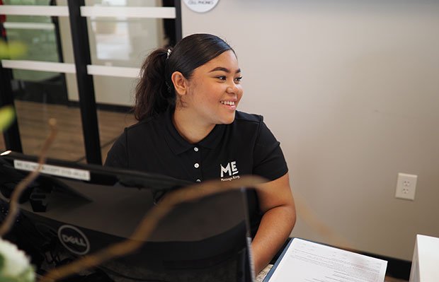 What to expect as a sales & customer service associate